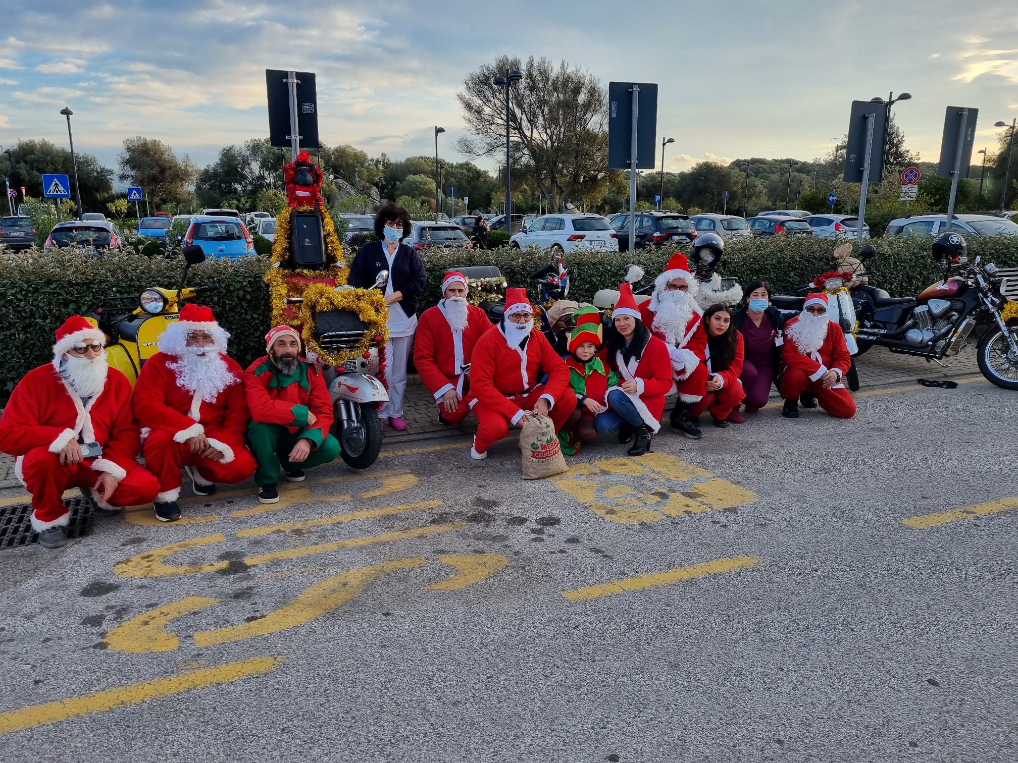 Olbia, Babbo Natale arriva in vespa al P.O. Giovanni Paolo II