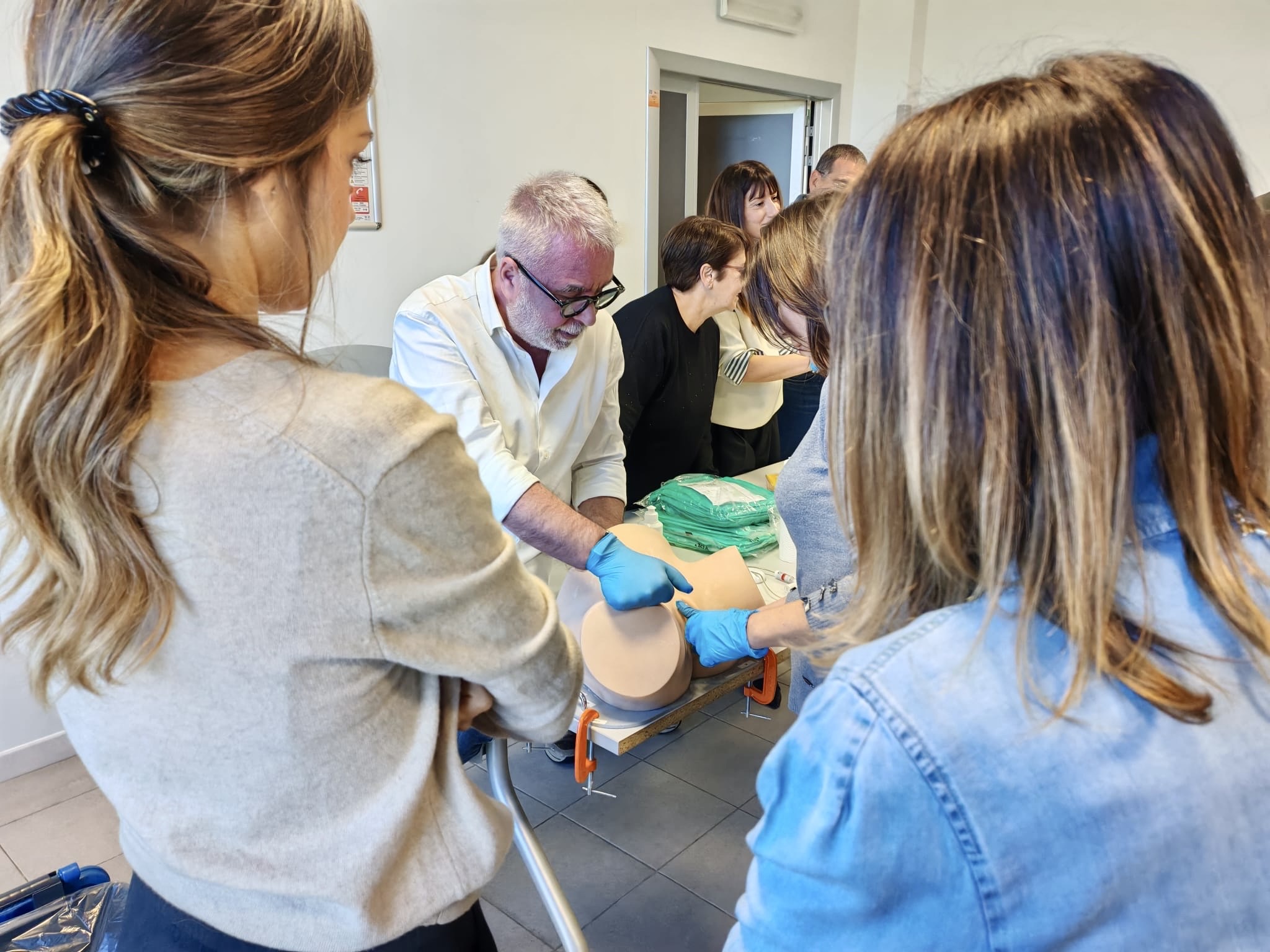 Ginecologi e ostetriche riuniti a Olbia: aggiornamento e confronto